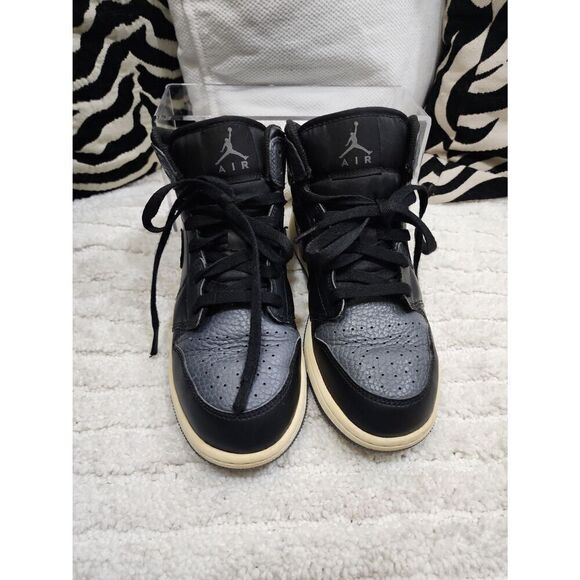 Jordan 1 Mid Black Dark Grey 6Y - Picture 3 of 7